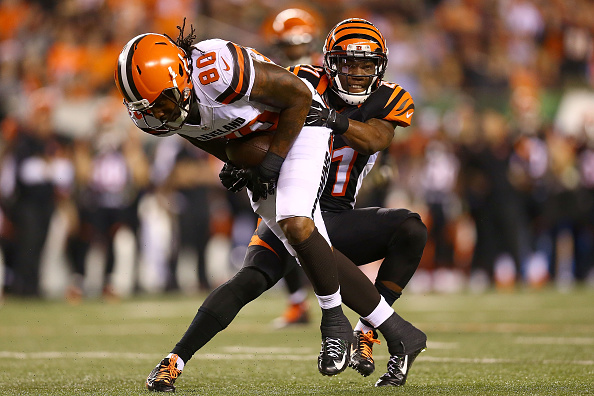 dwayne-bowe-tackled-vs-bengals.jpg